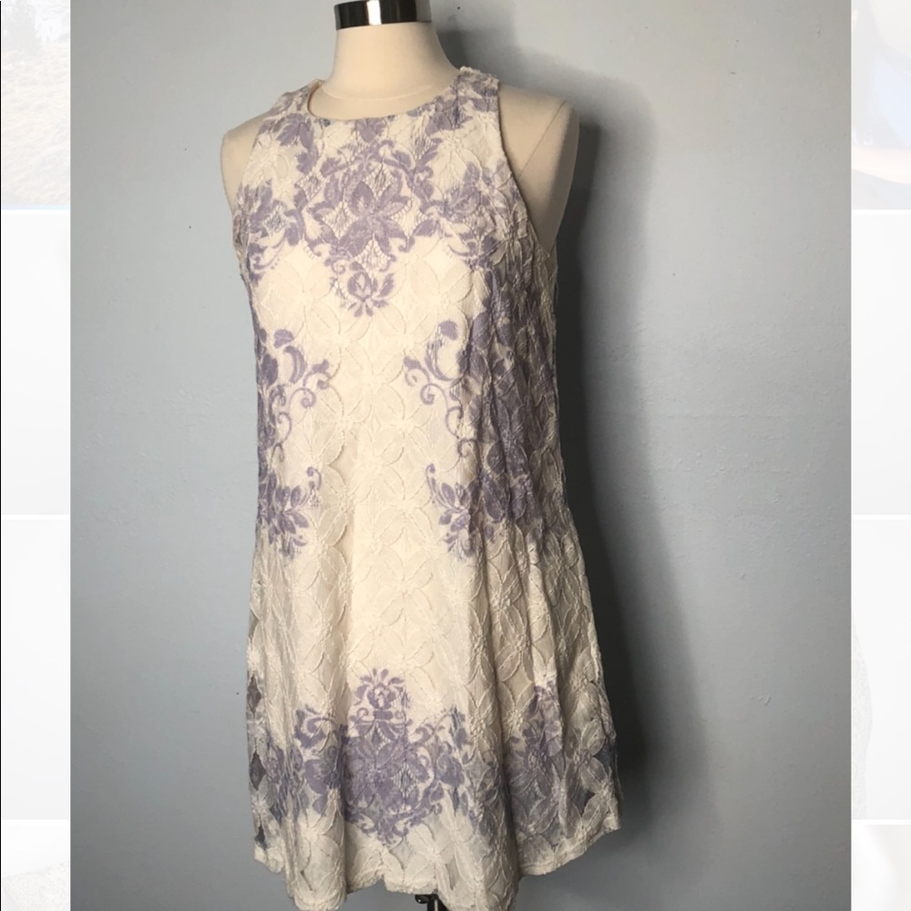 Cream & lavender lace sleeveless dress